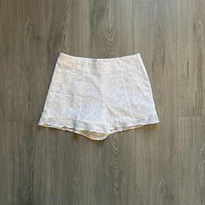 Women’s 1.State White Stitch Front Ruffle Shorts (4)